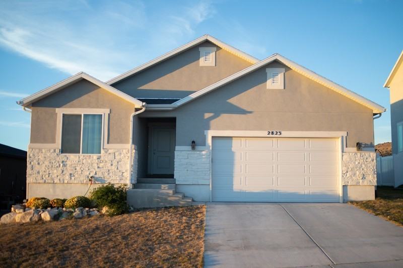 2823 E Clarkstone Dr - Photo 2 of 33