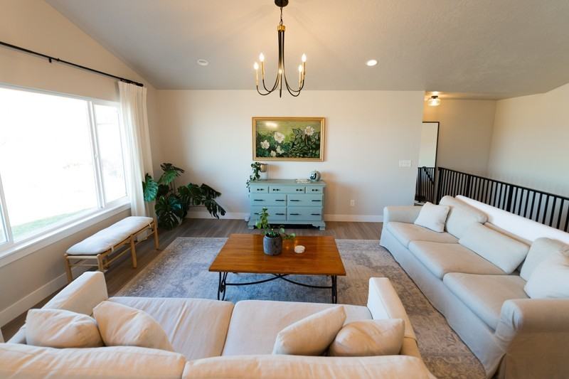 2823 E Clarkstone Dr - Photo 4 of 33