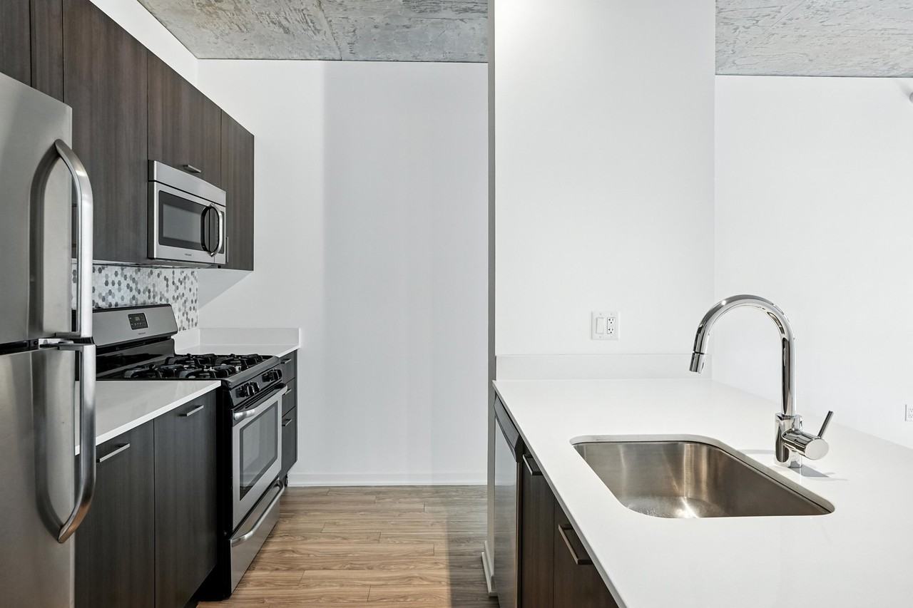 1303 S Wabash Ave - Photo 3 of 14