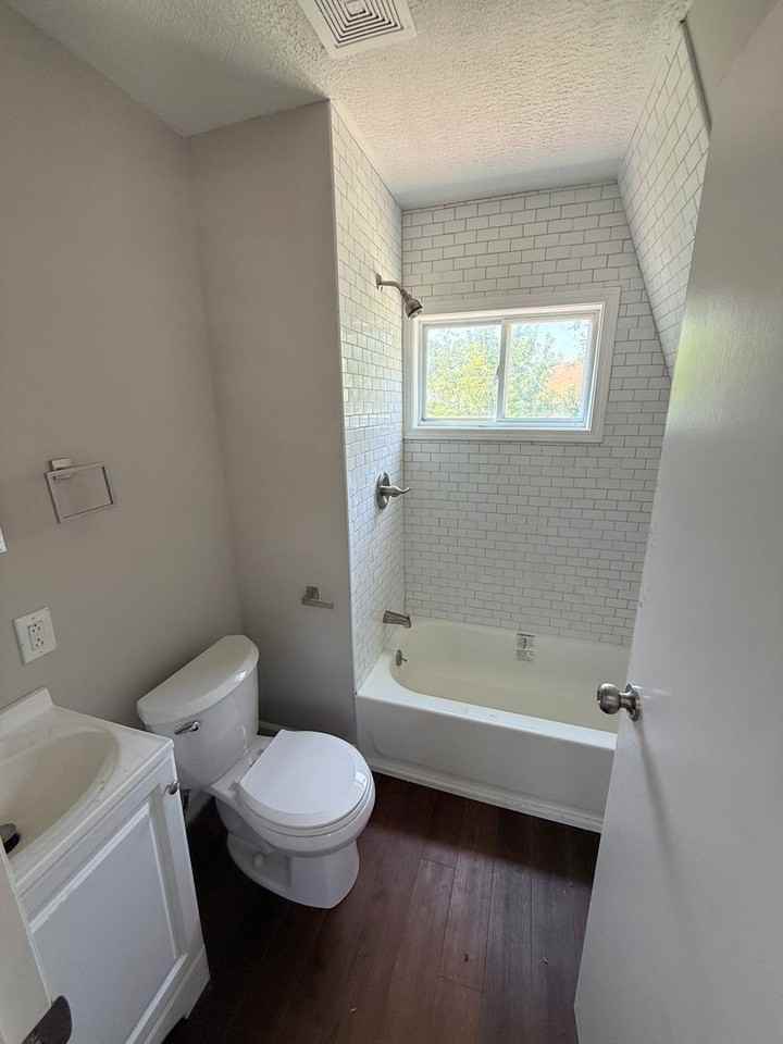 1474 E 175th St - Photo 3 of 5