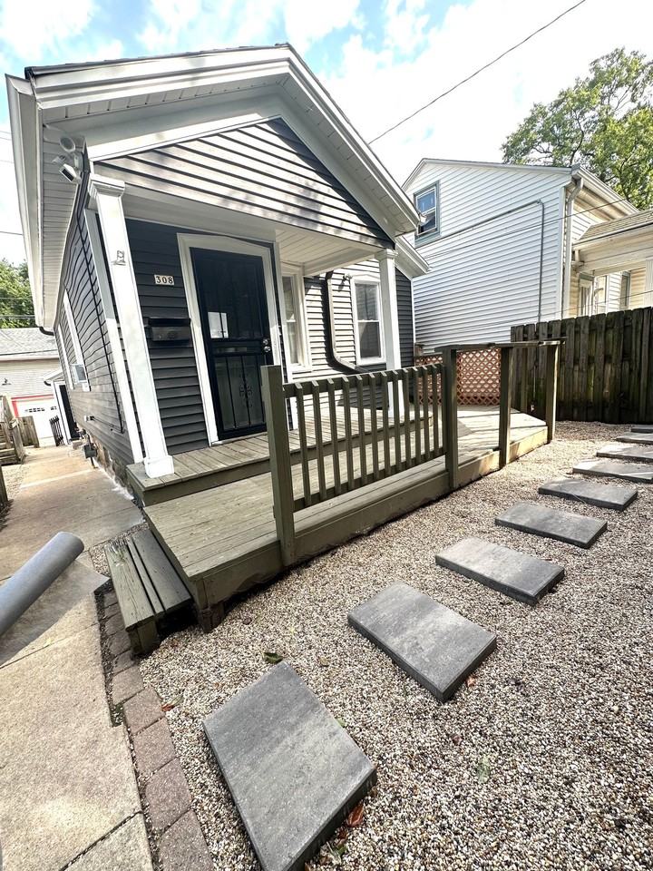 308 W Scott St