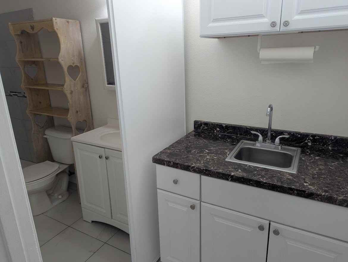 1015 Canal St - Photo 4 of 10
