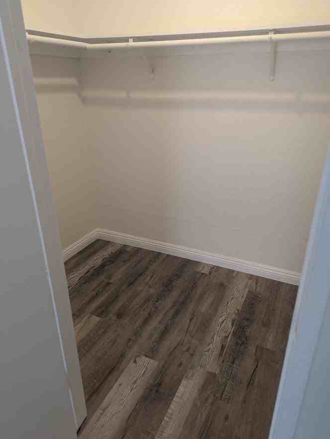 1015 Canal St - Photo 7 of 10