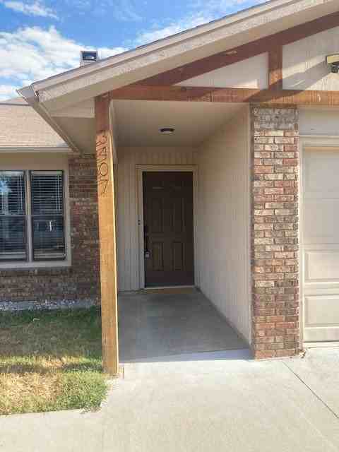 3407 W Wood St - Photo 2 of 19