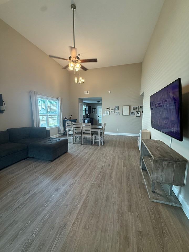 874 Lutz Ln - Photo 4 of 21