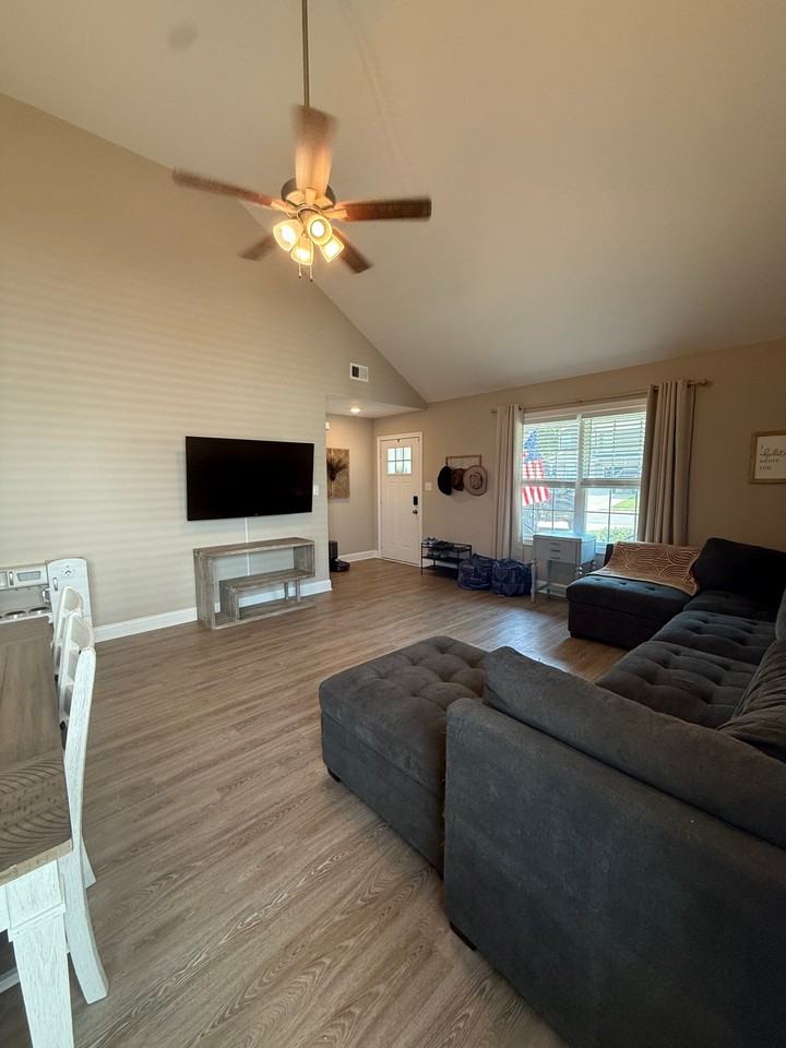 874 Lutz Ln - Photo 5 of 21
