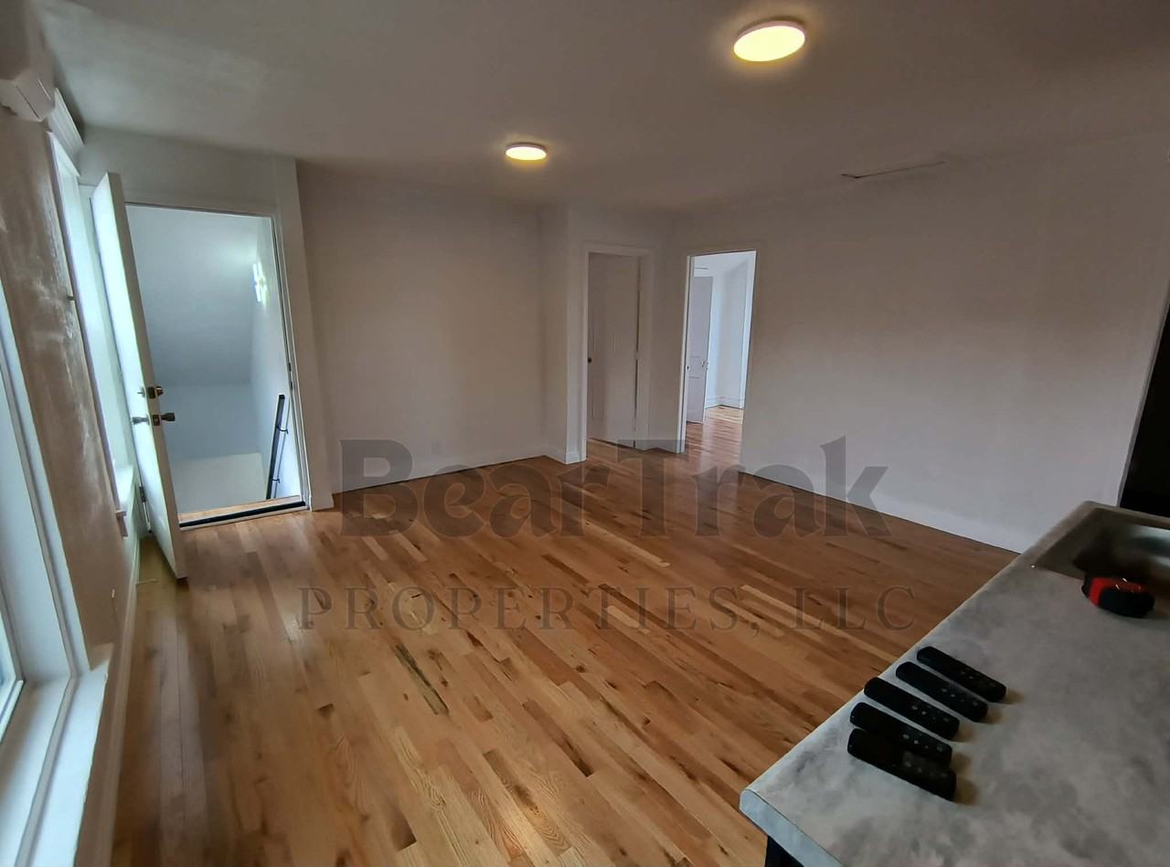 1339 Charles St #B - Photo 3 of 12