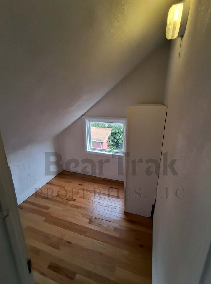 1339 Charles St #B - Photo 4 of 12