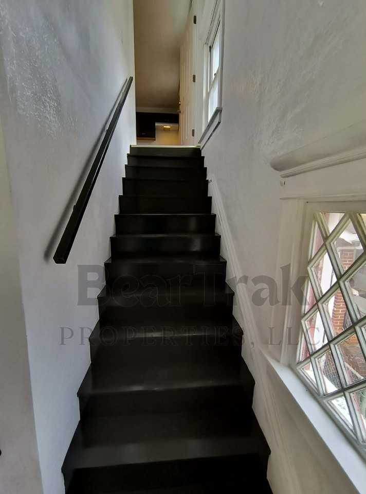 1339 Charles St #B - Photo 5 of 12