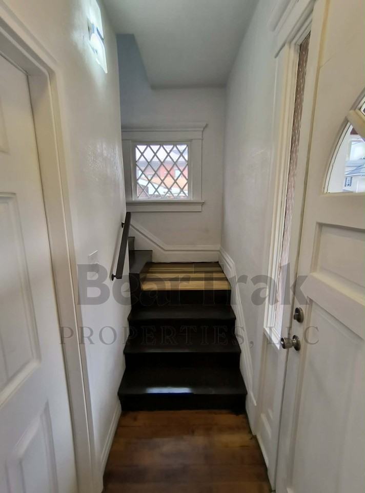 1339 Charles St #B - Photo 6 of 12