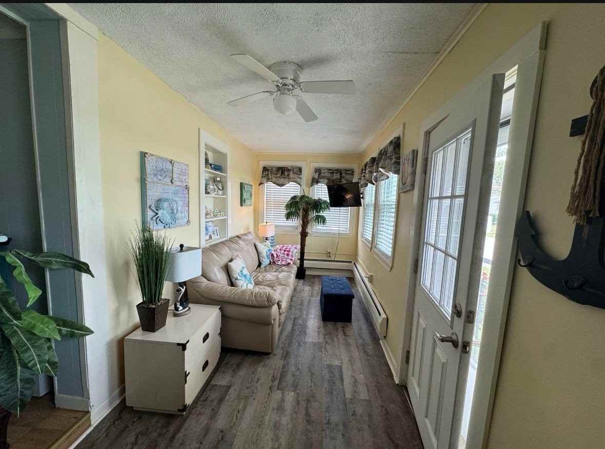 71 Swan Ave #A - Photo 3 of 7