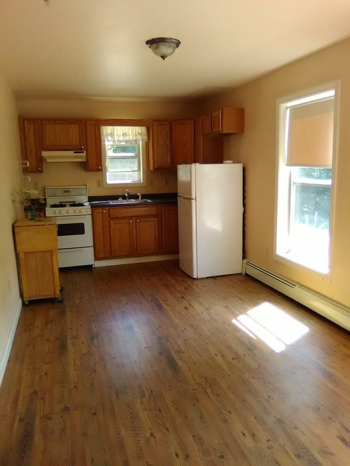 28 Taryn Dr #1 - Photo 4 of 9