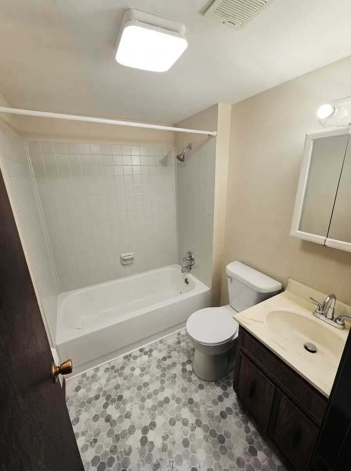 2324 E Locust St #111 - Photo 3 of 6