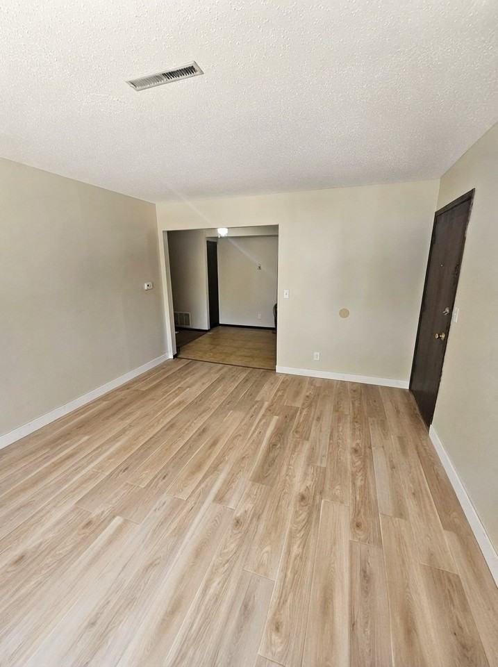 2324 E Locust St #111 - Photo 6 of 6