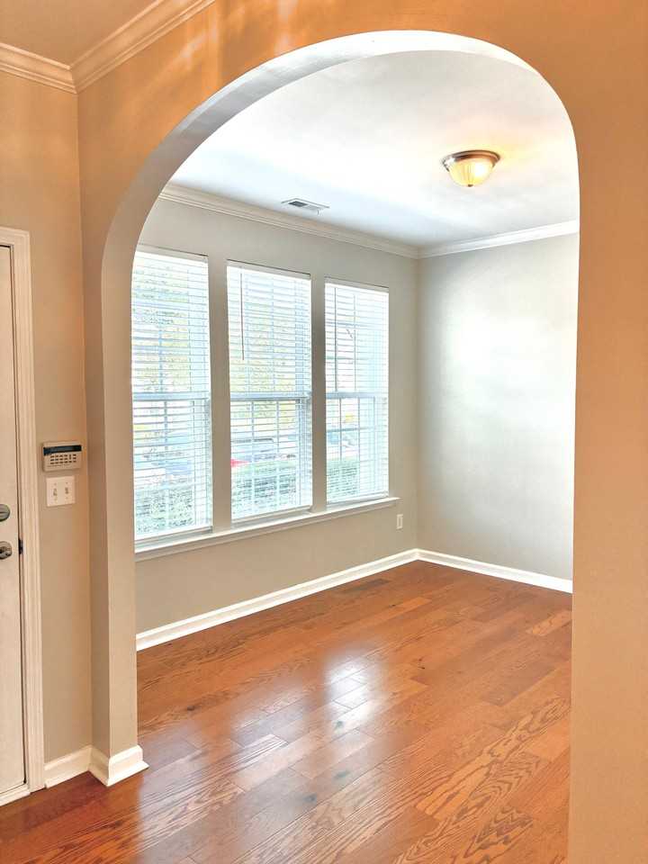 413 Colwick Ln - Photo 3 of 20