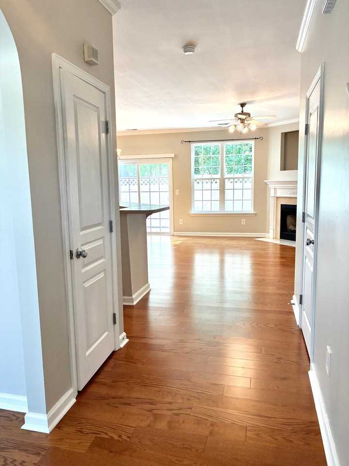 413 Colwick Ln - Photo 4 of 20