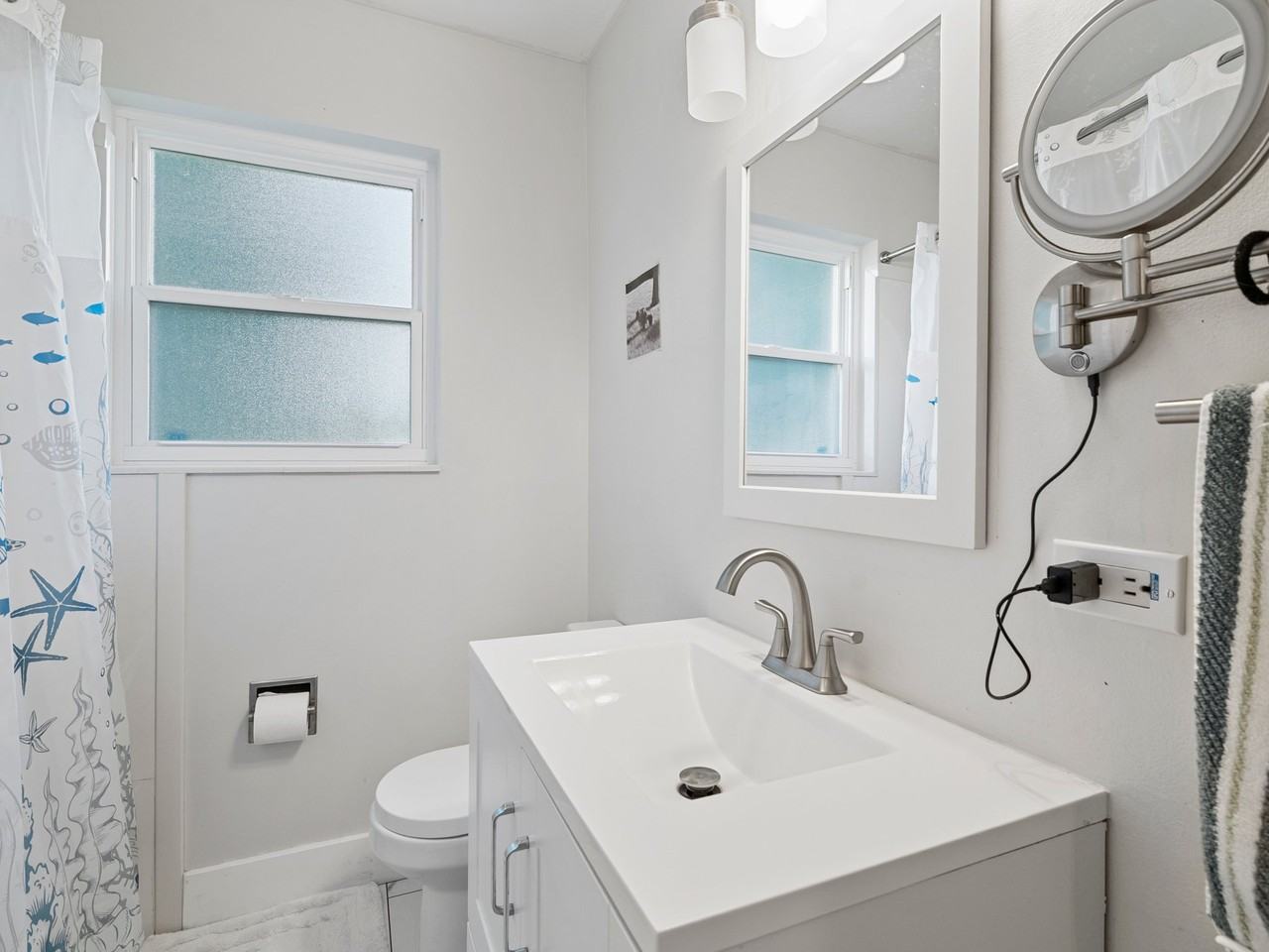 576 E St - Photo 4 of 17
