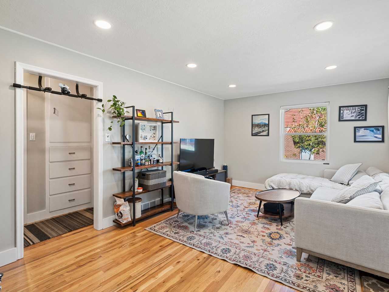 576 E St - Photo 5 of 17