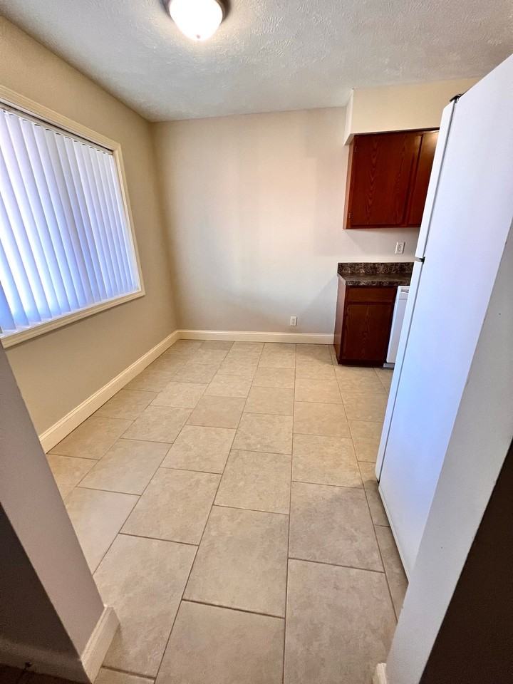 1812 Knox St #17 - Photo 3 of 12
