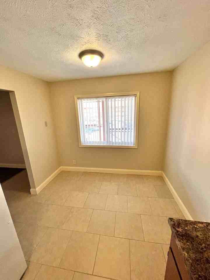 1812 Knox St #17 - Photo 4 of 12