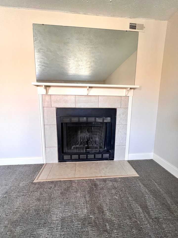 1812 Knox St #17 - Photo 5 of 12