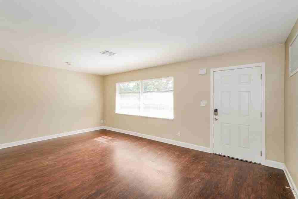 7909 22nd Ave N - Photo 3 of 6