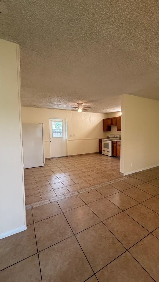 1584 E Breezy Ln - Photo 2 of 13