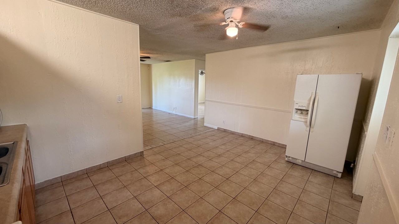 1584 E Breezy Ln - Photo 3 of 13