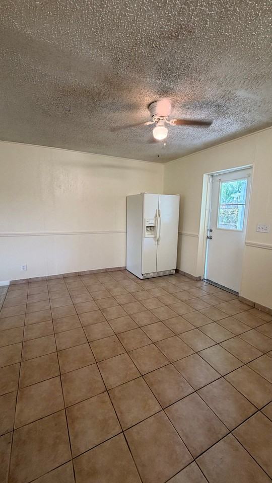 1584 E Breezy Ln - Photo 4 of 13