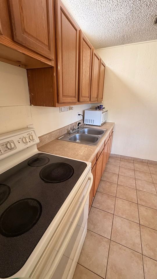 1584 E Breezy Ln - Photo 5 of 13