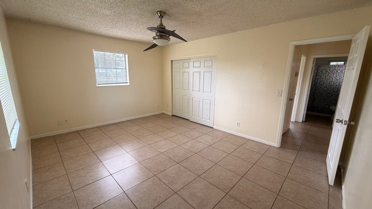 1584 E Breezy Ln - Photo 7 of 13
