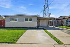 featured image of 4498 Ladner St