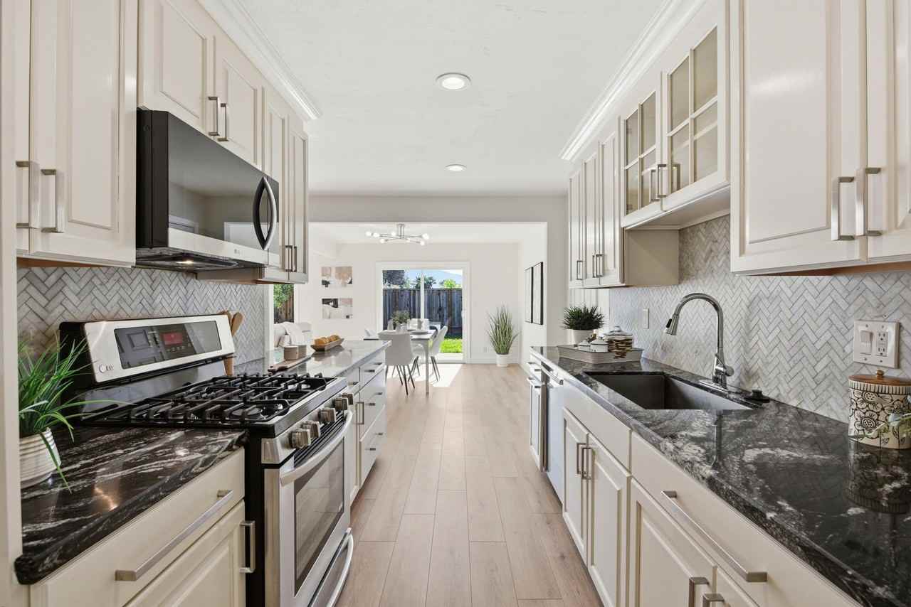 4498 Ladner St - Photo 5 of 20