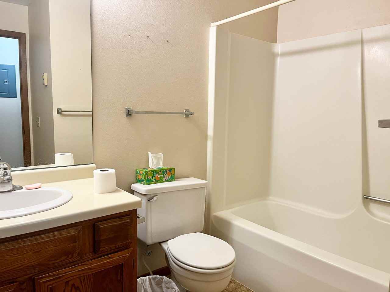 1613 Redwood Dr #201 - Photo 5 of 7