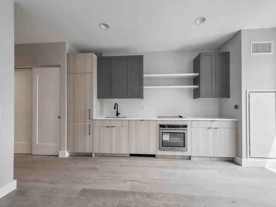 1218 N Clark St - Photo 3 of 13