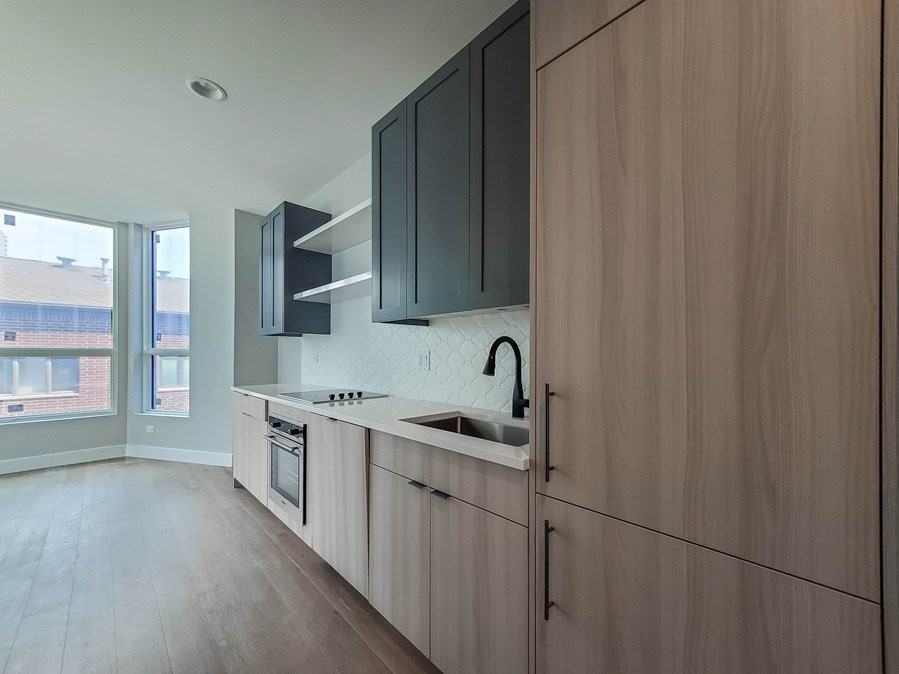 1218 N Clark St - Photo 5 of 13