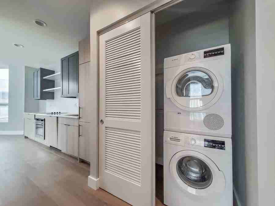 1218 N Clark St - Photo 7 of 13