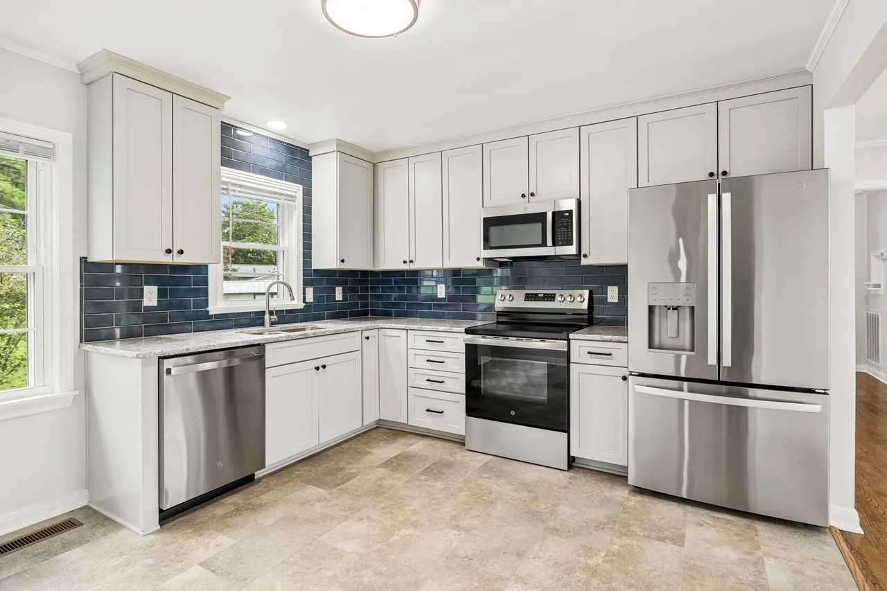 202 Jackson Heights Rd - Photo 2 of 12