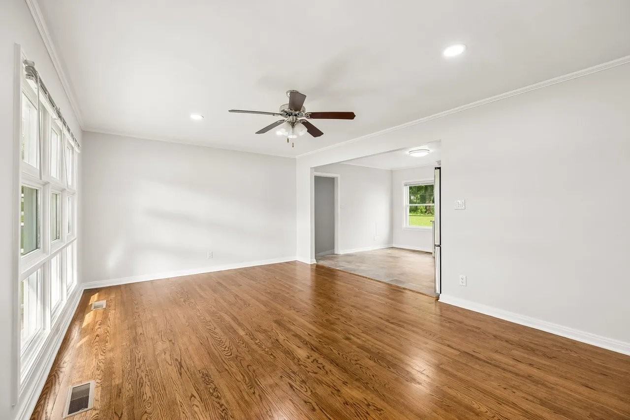 202 Jackson Heights Rd - Photo 3 of 12