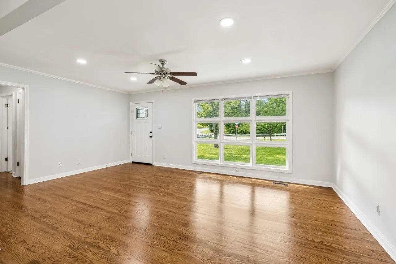 202 Jackson Heights Rd - Photo 4 of 12