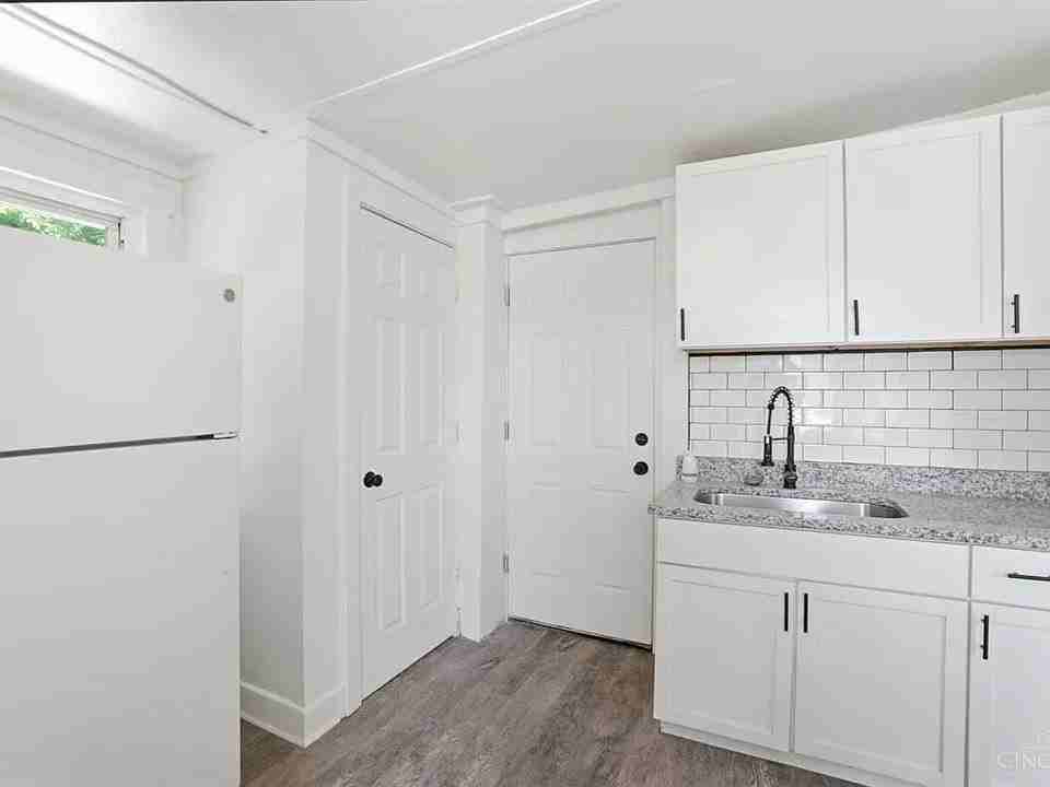 4569 N Edgewood Ave #4569TOP - Photo 2 of 9