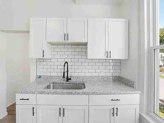 4569 N Edgewood Ave #4569TOP - Photo 3 of 9