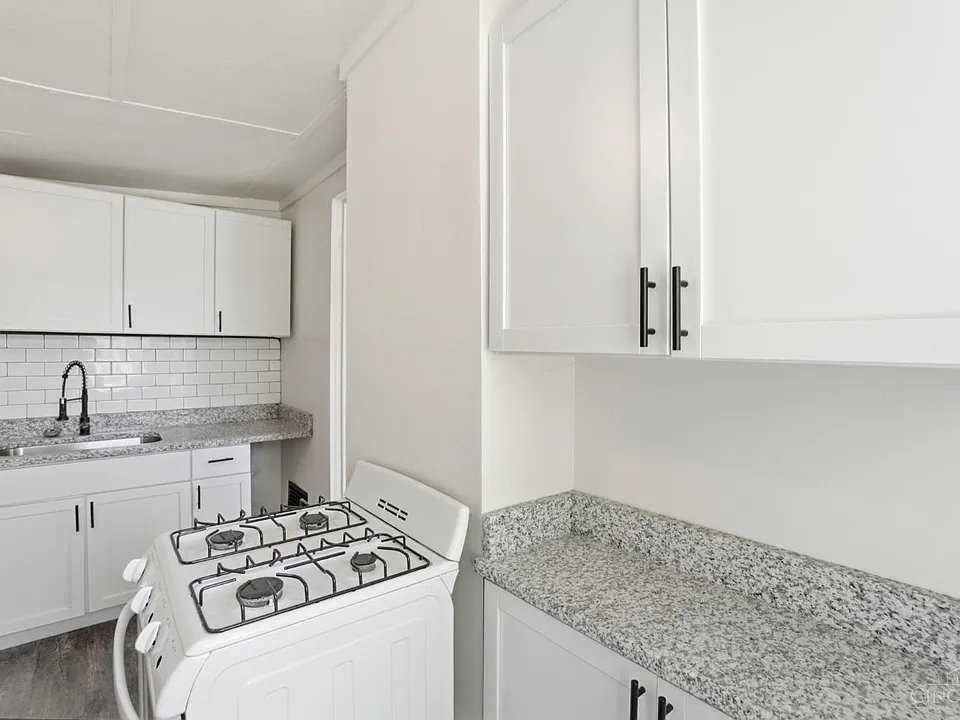 4569 N Edgewood Ave #4569TOP - Photo 5 of 9