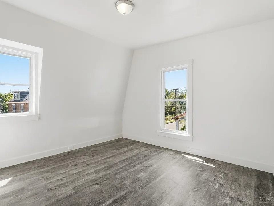 4569 N Edgewood Ave #4569TOP - Photo 7 of 9