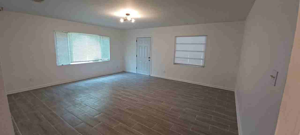 9124 8th Ave - Photo 4 of 8