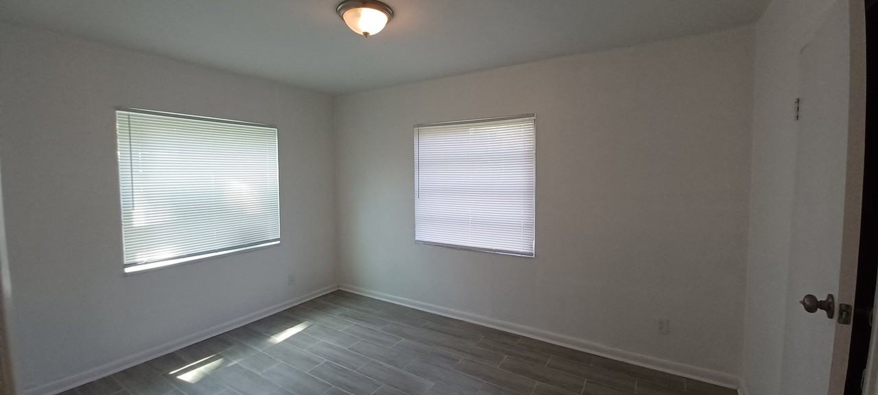 9124 8th Ave - Photo 6 of 8