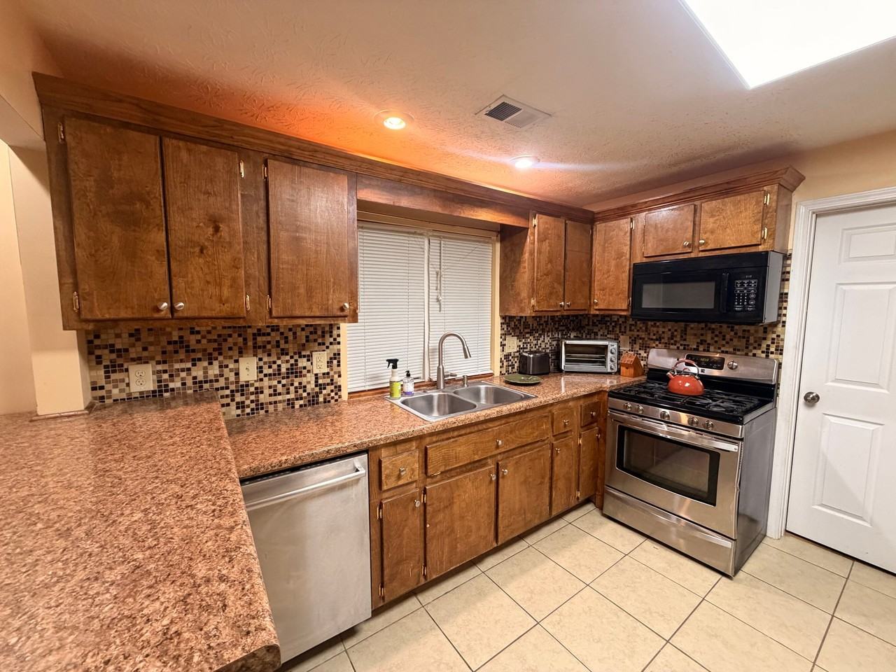 3739 Leisure Woods Dr - Photo 5 of 8