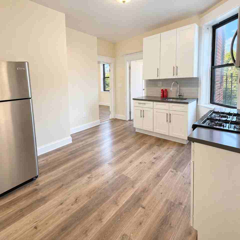 160 59th St #C1 - Photo 2 of 5
