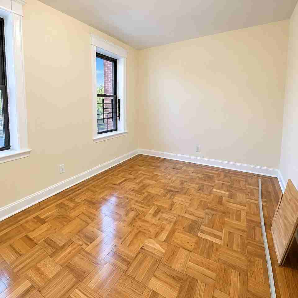 160 59th St #C1 - Photo 3 of 5