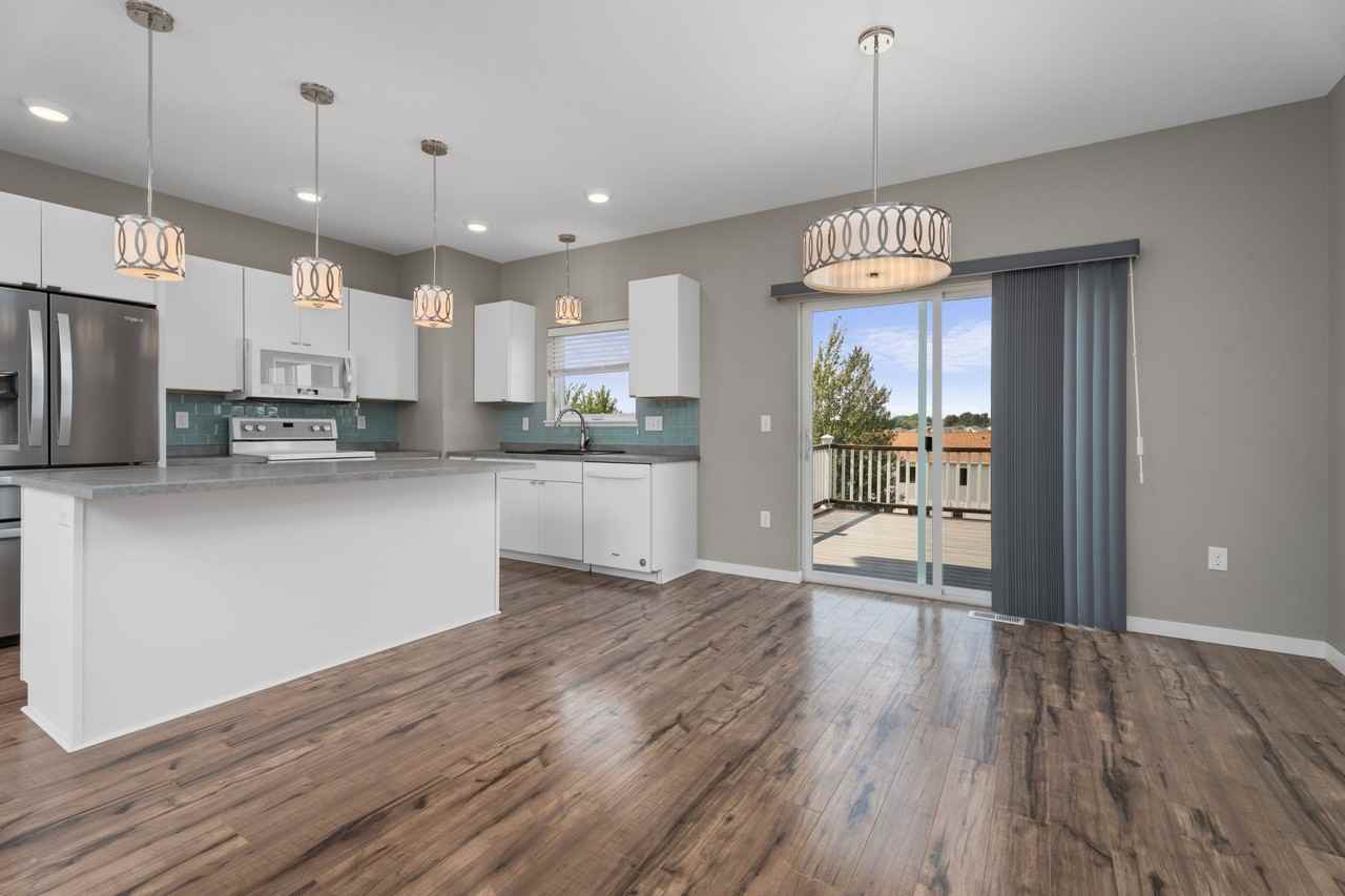 3906 Lone Peak Dr - Photo 4 of 12